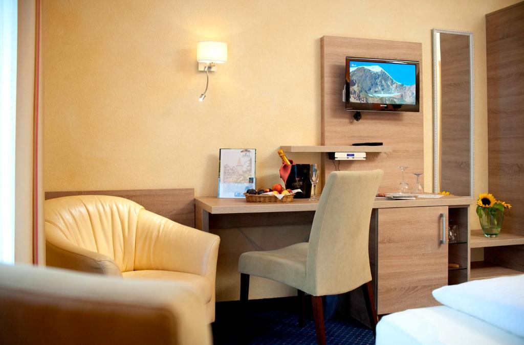 Stadthotel Pfeffermuehle غينغنباخ الغرفة الصورة
